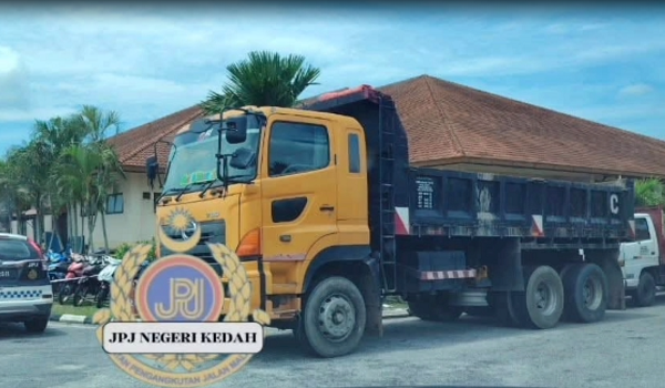 Lori perdagangan disita JPJ Kedah dalam Ops Gempur di Gurun dan Alor Setar.
